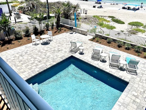 Beautiful Sunsets! Direct Beachfront Condo w/ Pool image 4