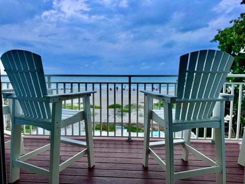 Beautiful Sunsets! Direct Beachfront Condo w/ Pool image 3