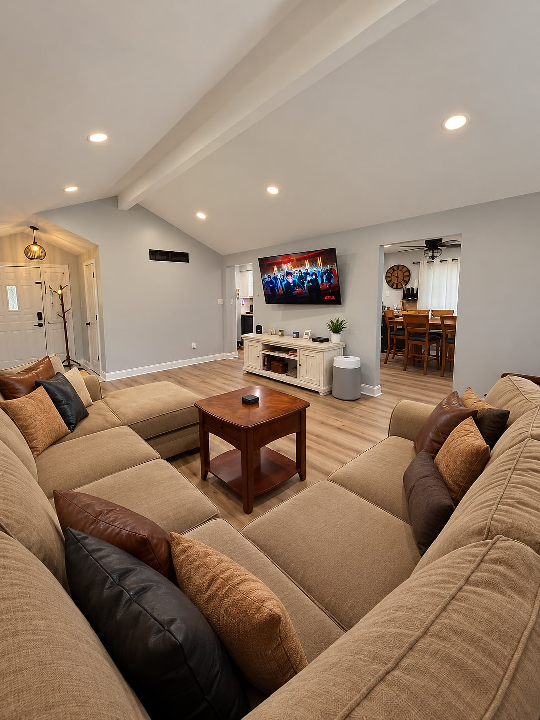 6 bedroom! Pool Table, Gaming Area, Firepit & More