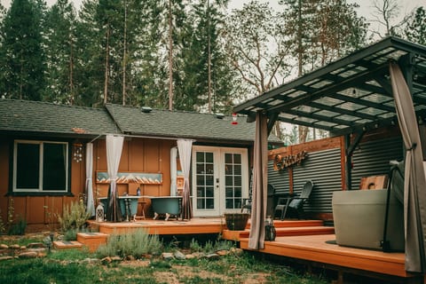 Forest Cottage | Hot Tub, Outdoor Baths & Alpacas