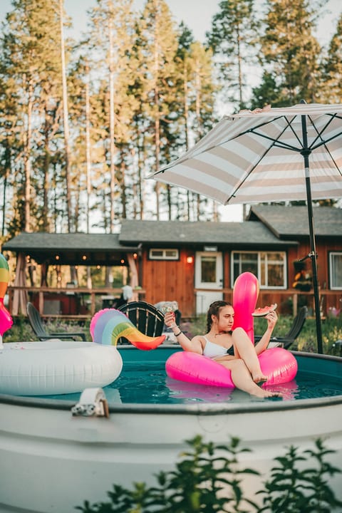 Tiny Cabin in the Woods | Hot Tub & Alpaca Rescue