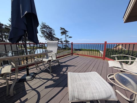Storm and Whale-watching Oceanfront Deck & Grill
