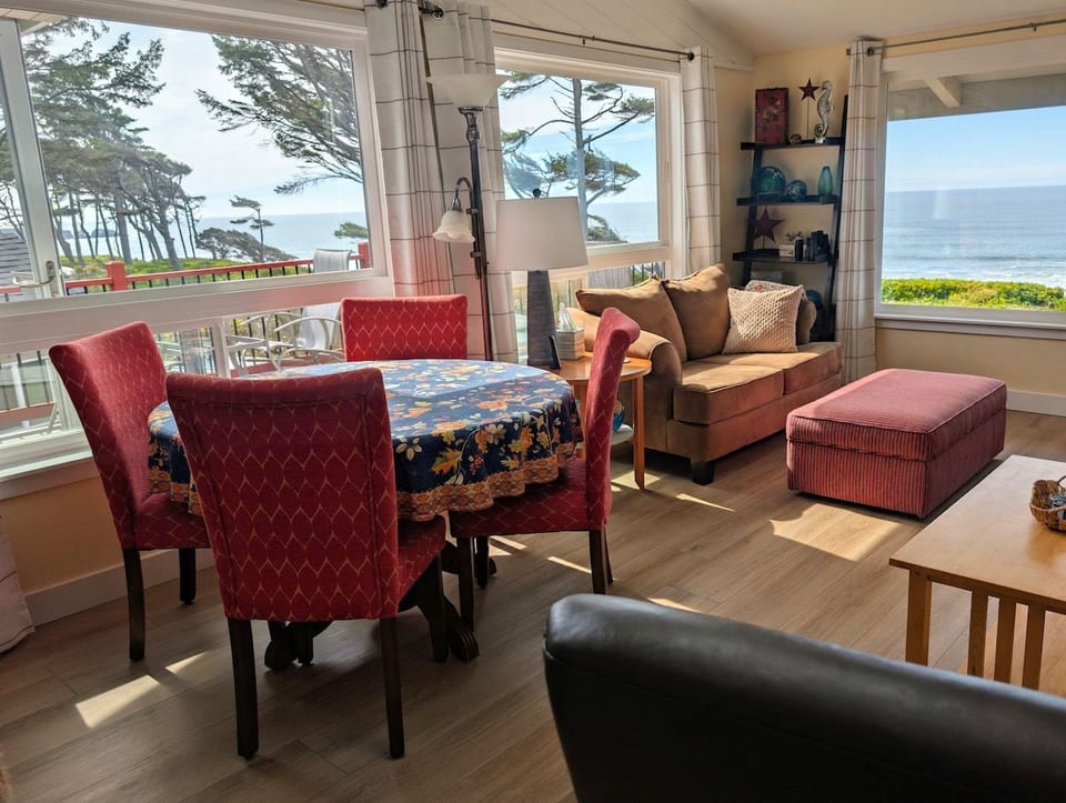 Large windows bring Pacific Ocean views to the dining and sitting areas (upstairs).