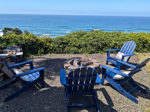 Storm and Whale-watching Oceanfront Deck & Grill