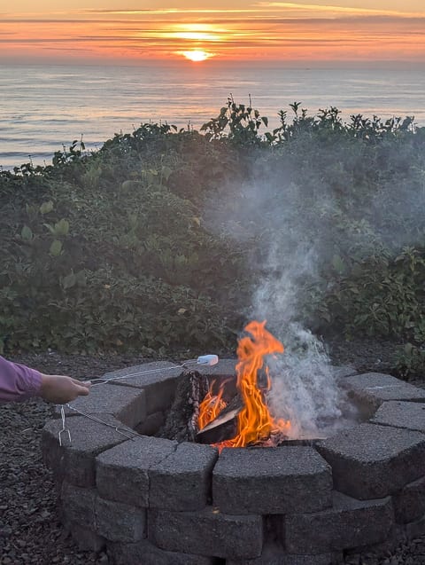 Storm and Whale-watching Oceanfront Deck & Grill image 40