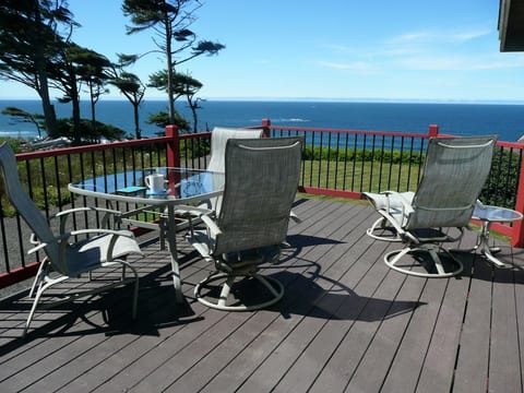 Storm and Whale-watching Oceanfront Deck & Grill image 9