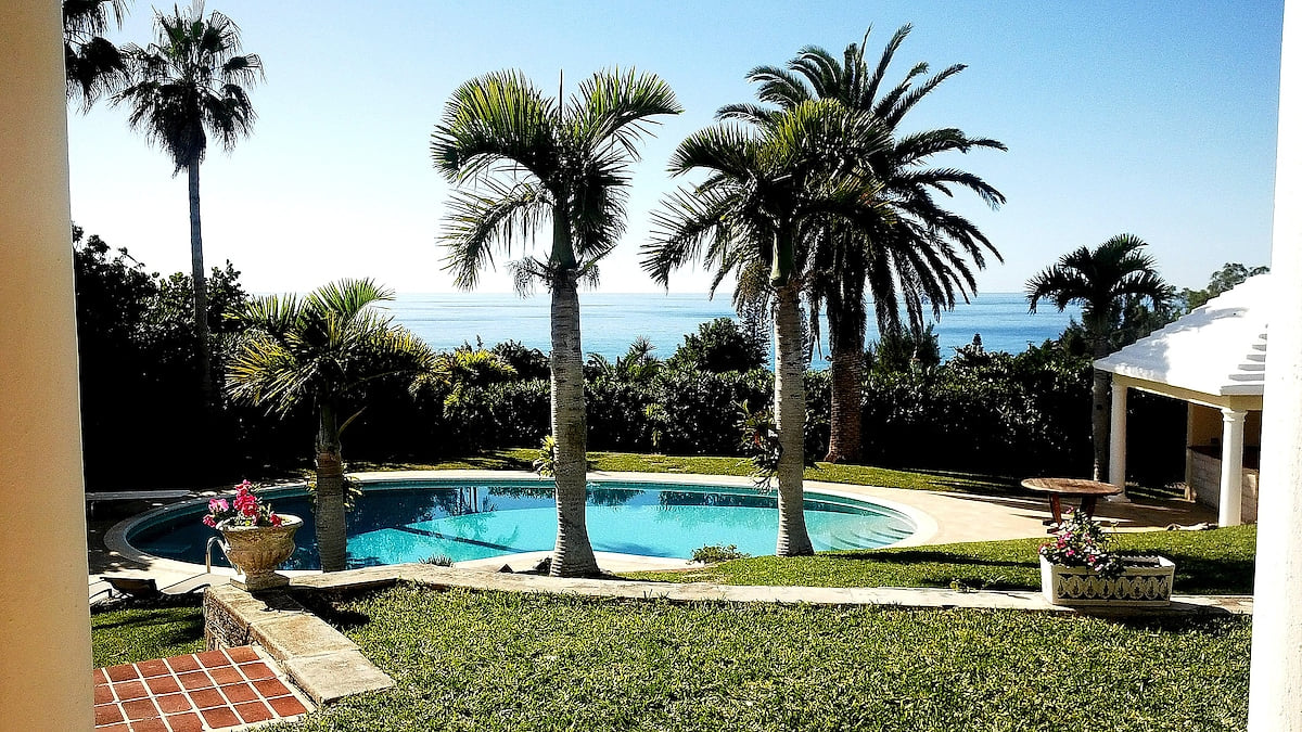 Ocean view w/ pool, EV charge by the Reefs & beach