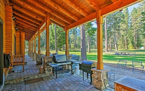 The Sasquatch Lodge, Appalachian Style Log Retreat