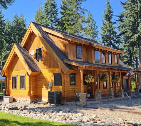 The Sasquatch Lodge, Appalachian Style Log Retreat