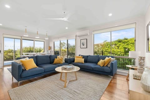 Beautiful pet-friendly home 50m from the beach! image 5