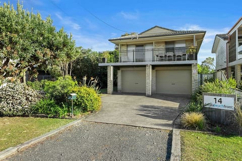 Beautiful pet-friendly home 50m from the beach! image 2