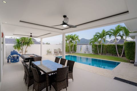 Falcon Hill Private Pool Villa Mountain View