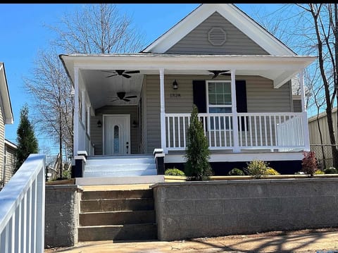 Convenient, Comfortable, & Pet Friendly! image 1