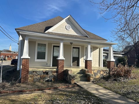 Cozy residential home in Decatur. image 1