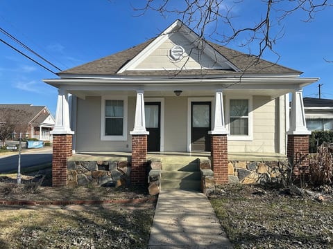 Cozy residential home in Decatur. image 3