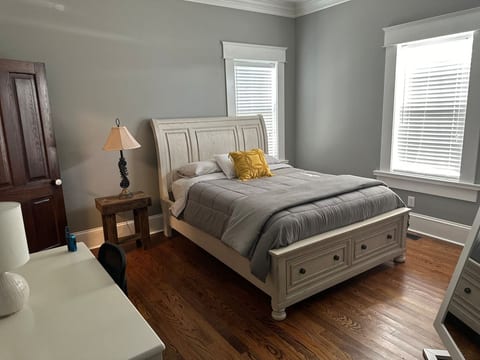 Cozy residential home in Decatur. image 5