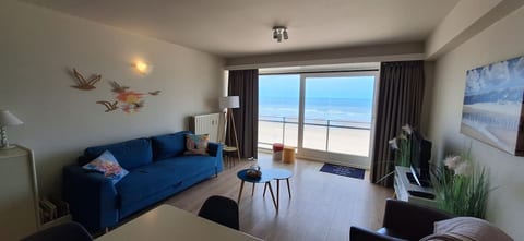 Cozy family apartment with a unique sea view