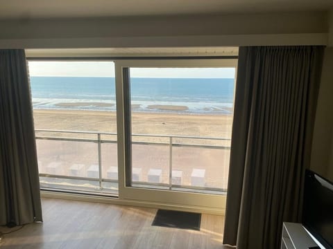 Cozy family apartment with a unique sea view
