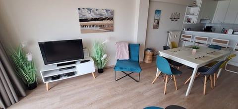 Cozy family apartment with a unique sea view