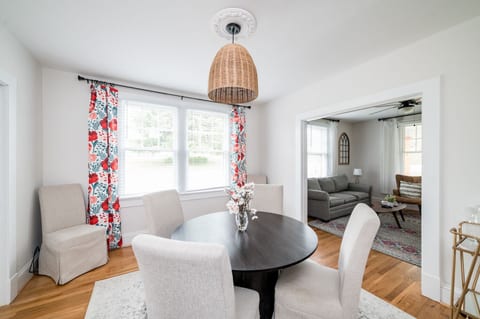Dining Room with 6 chairs