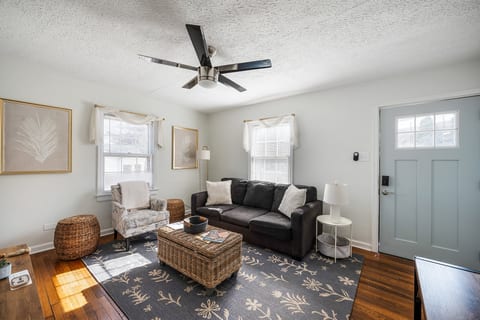 Open and comfortable living room with a queen pull-out sofa, additional seating, dining area, and TV with Xfinity Flex plus streaming apps.
