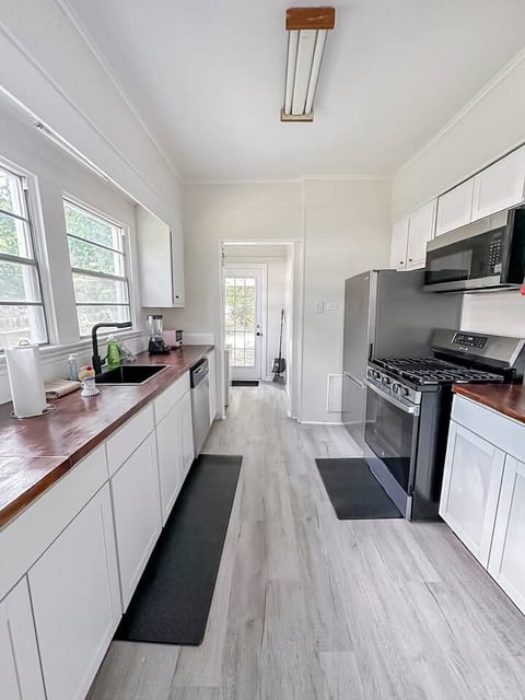 A kitchen that has everything you need! Perfect for cooking together with family and friends.