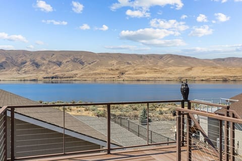Savor your morning coffee, take in sweeping views, and unwind with sunsets and stargazing from the rooftop deck.