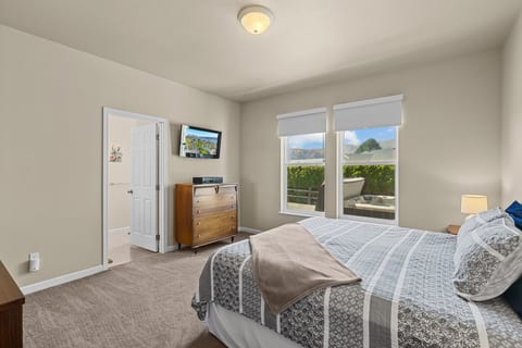 Desert Aire River View & Hot Tub | Settle & Unwind image 4