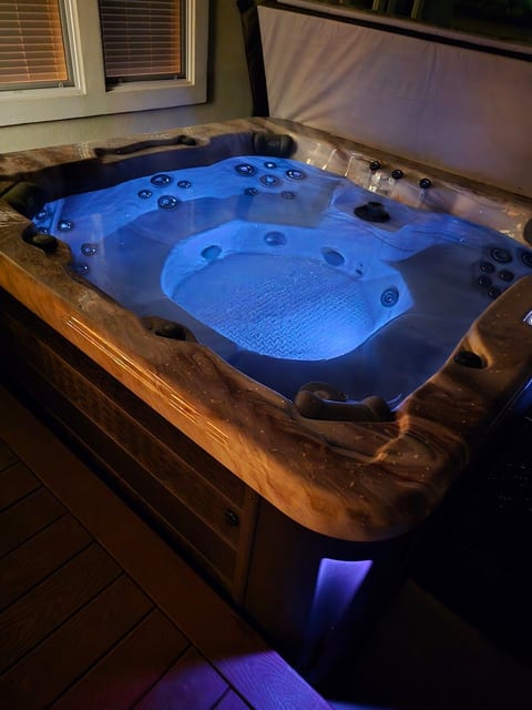 7 person hot tub