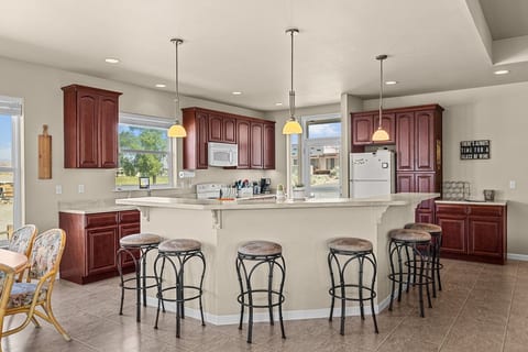 Desert Aire River View & Hot Tub | Settle & Unwind image 5