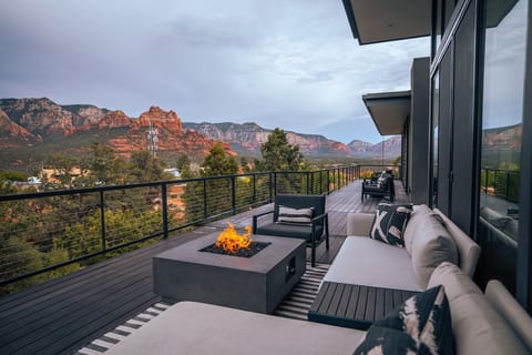 Luxurious Modern Masterpiece in Uptown Sedona image 5
