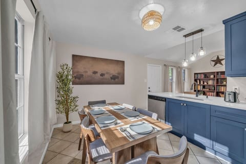 4BR, Grill & Games | 10 Min NRG, Museums, Downtown