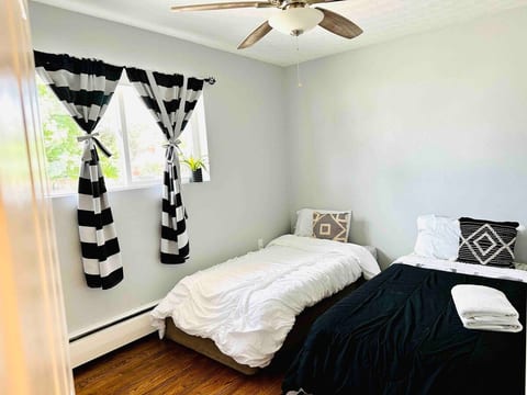 Bedroom 3
Sleeps 2