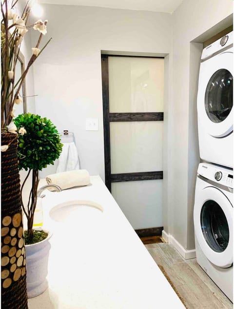 2 Kitchen |Sleeps 14+| Perfect4 Groups & Families image 5