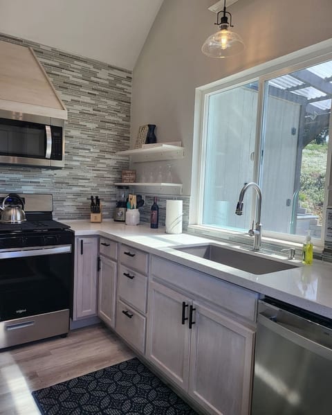Serene Vineyard Cottage Escape