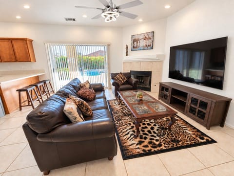 Safari House-Pool -Jacuzzi-games room-large 5B4Ba image 5