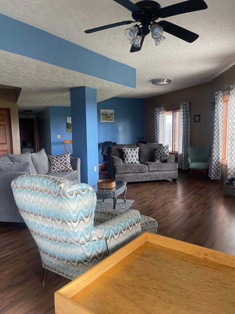 Place to hang out and watch tv or just chill and talk
