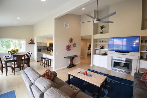 Palm Valley Country Club, remodeled 1647 SF, 3BD, 2BA on 18th tee, w/golf cart