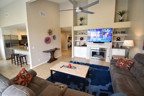 Palm Valley Country Club, remodeled 1647 SF, 3BD, 2BA on 18th tee, w/golf cart