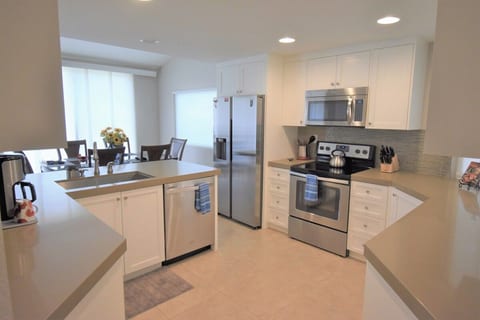 Palm Valley Country Club, remodeled 1647 SF, 3BD, 2BA on 18th tee, w/golf cart