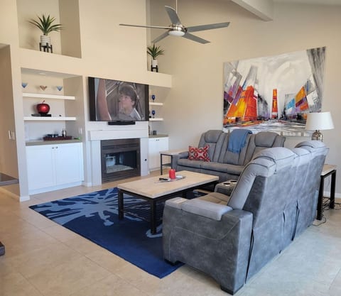 Palm Valley Country Club, remodeled 1647 SF, 3BD, 2BA on 18th tee, w/golf cart