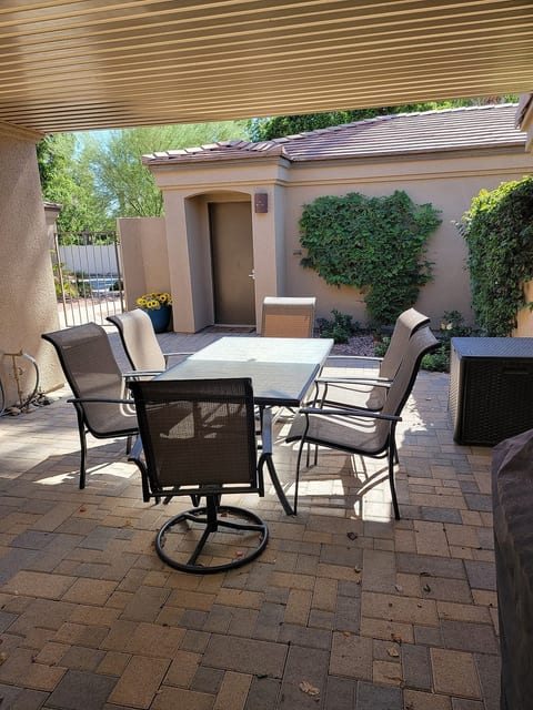 Palm Valley CC Remodeled beauty, 2b 2ba on 6th fairway w/golf cart, club access.