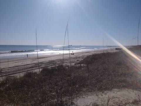OS142 - steps to the beach, pool, wifi, w/d onsite