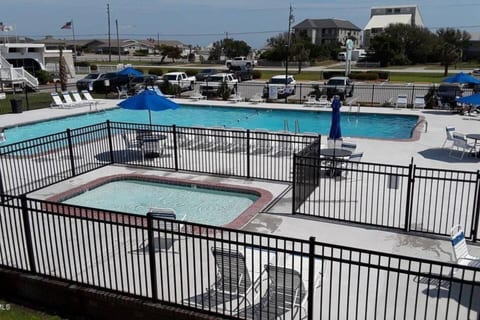 BS264 - pool, dock, and 3 minute walk to the beach