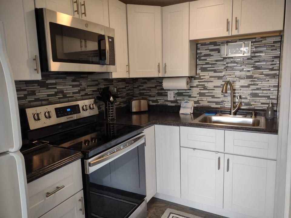Full kitchen for all your cooking needs.