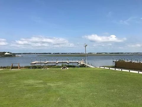 BS264 - pool, dock, and 3 minute walk to the beach