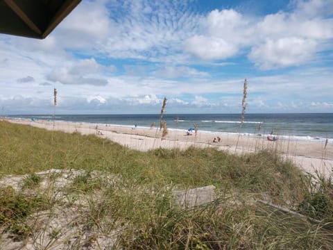 BS264 - pool, dock, and 3 minute walk to the beach