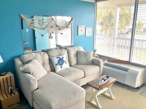 BS269 Pool View with Direct Beach and Sound Access