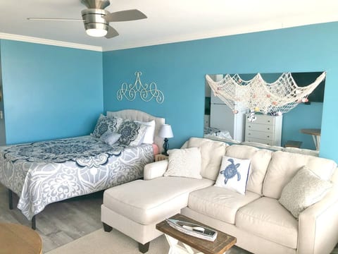 BS269 Pool View with Direct Beach and Sound Access