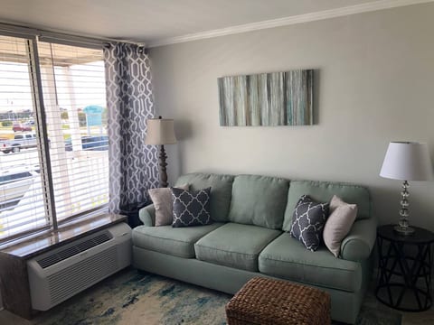 BS269A Pool View w/ Direct Beach and Sound Access